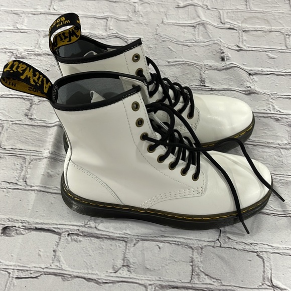 Dr. Martins Zavala 8-Eyelet Combat Boot White Womens Size 7 New Without Tags - Picture 3 of 7